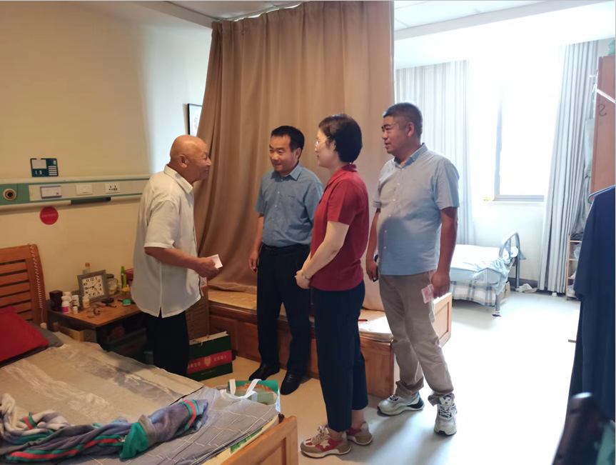 邳州福彩中心開展關(guān)愛老兵活動(dòng)