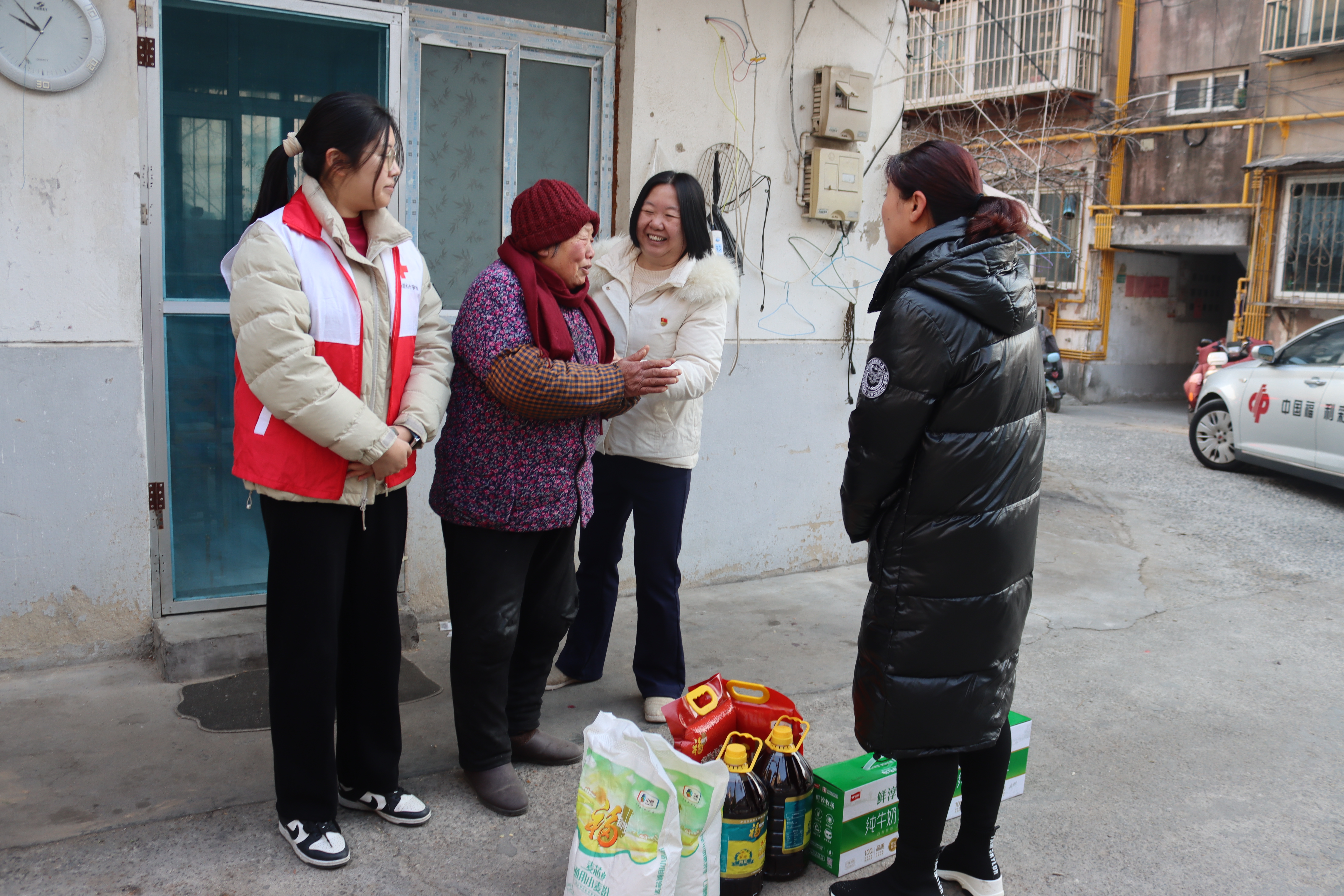 徐州市福利彩票發(fā)行中心開(kāi)展 “新春送暖 情暖社區(qū)”慰問(wèn)活動(dòng)